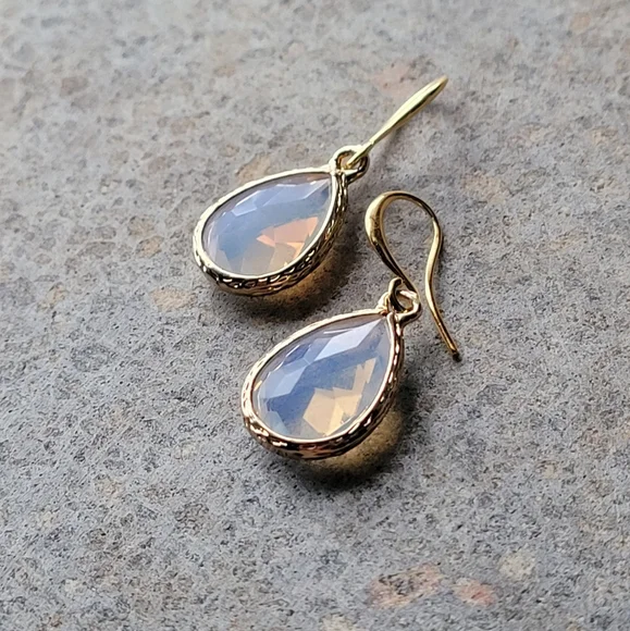 18k Gold Opal Earrings - Picture 3 of 7